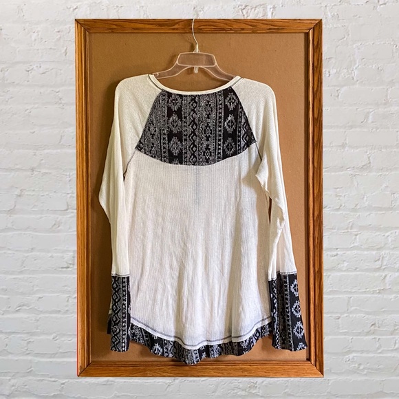 Maurices Long Sleeve Top Size XL - Picture 2 of 8